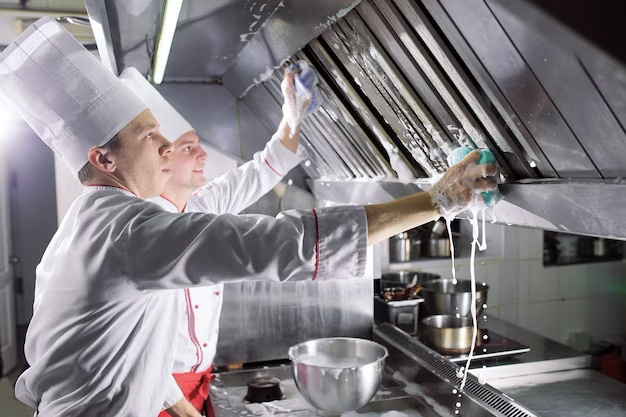 Mitos comunes sobre la limpieza en cocinas industriales