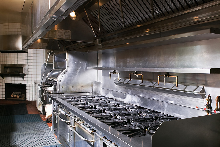 Limpiar regularmente los sistemas de extracción mejora la eficiencia energética en tu restaurante