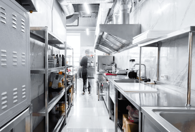 Limpieza de sistemas de extracción de humos: clave para la seguridad alimentaria en cocinas industriales
